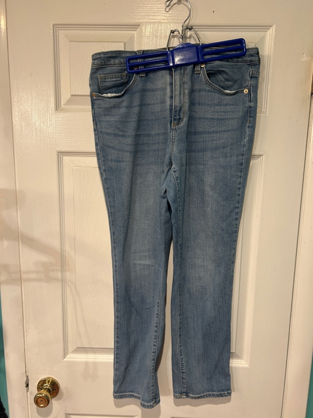 Universal Thread Light Wash Straight Leg Jeans